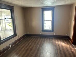 33 S McKinley Ave, Unit 1 in Alliance, OH - Building Photo - Building Photo