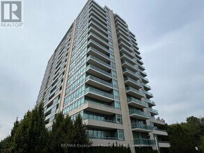1055 Southdown Rd in Mississauga, ON - Building Photo - Building Photo