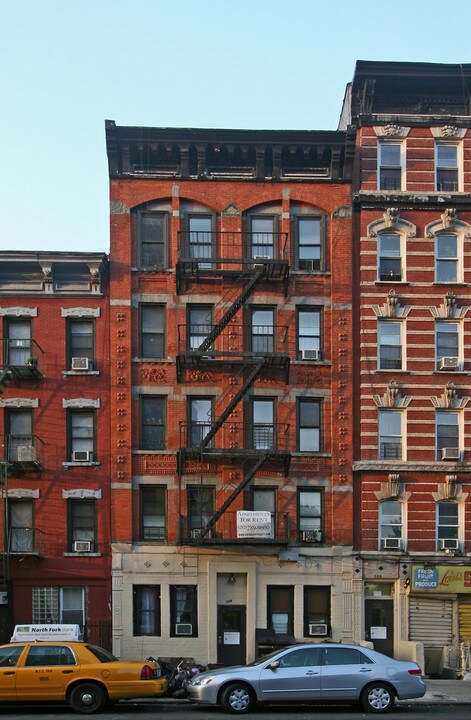 328 E 106th St in New York, NY - Building Photo