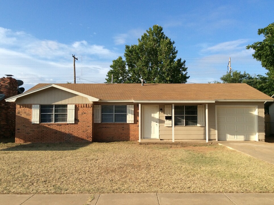 1917 73rd St in Lubbock, TX - Building Photo