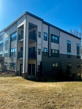 10421 Resort Road in Ellicott City, MD - Foto de edificio - Building Photo