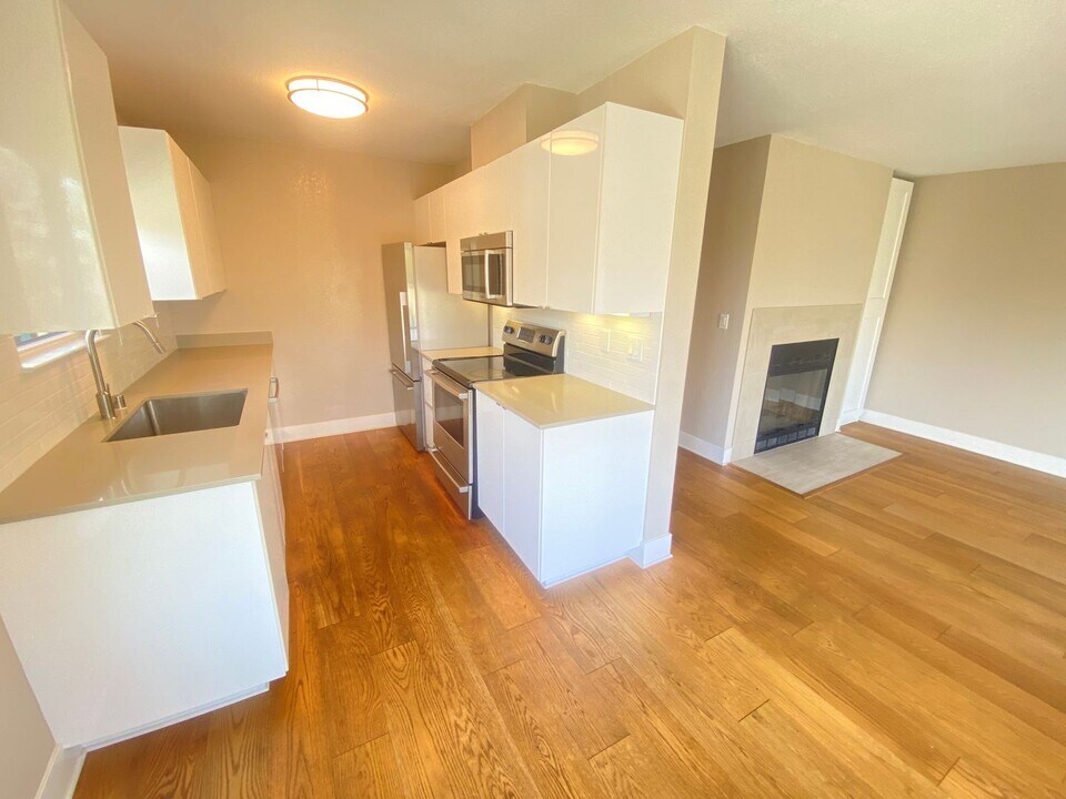 200 Shoreline Ct in Richmond, CA - Building Photo