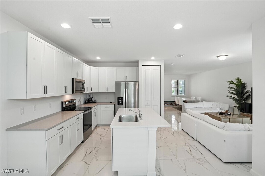 26548 Bonita Fairways Blvd in Bonita Springs, FL - Building Photo