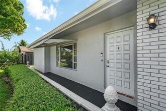 9608 NW 67th St in Tamarac, FL - Building Photo - Building Photo