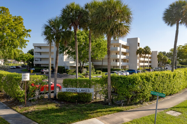 Poinciana Place Villas Condominiums in Lake Worth, FL - Building Photo - Building Photo