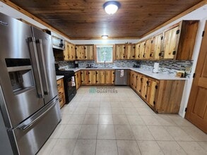 4450 WA-211 in Newport, WA - Building Photo - Building Photo