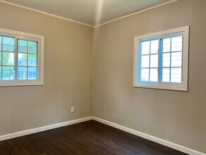 581 Valley Ave NW in Grand Rapids, MI - Building Photo - Building Photo