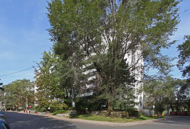 Shallmar Court Apartments in Toronto, ON - Building Photo - Building Photo