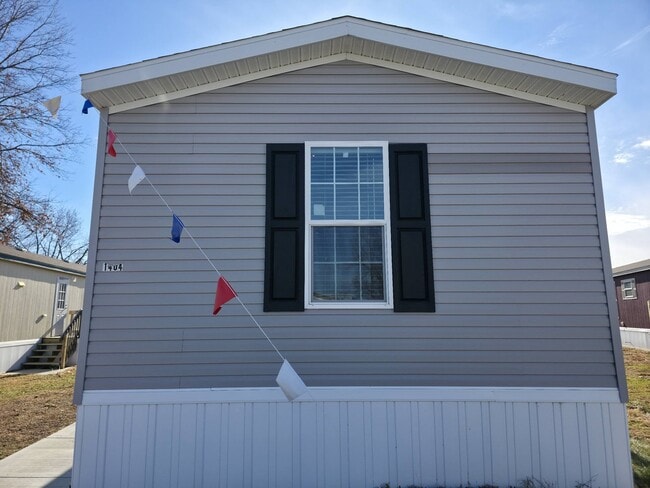 property at 1404 W Commodore Blvd