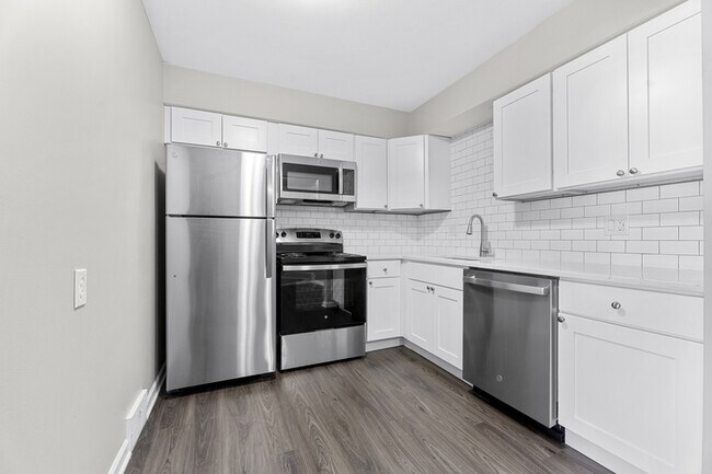 24360 E River Rd in Grosse Ile Township, MI - Building Photo - Building Photo