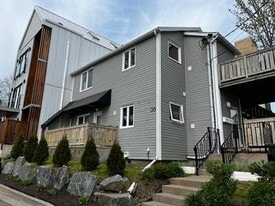 11 Green St in Dartmouth, NS - Building Photo