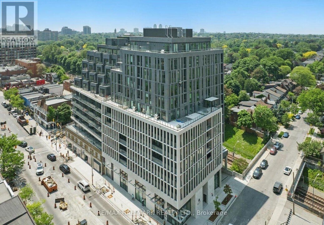 1 Hillsdale Ave W in Toronto, ON - Building Photo