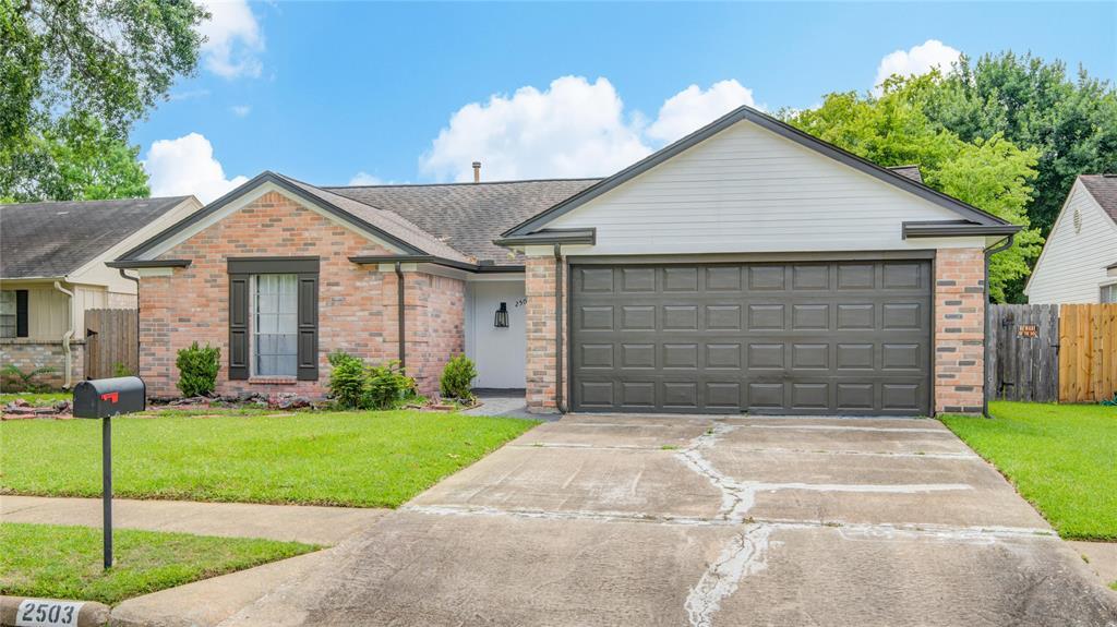 2503 Lively Ln in Sugar Land, TX - Building Photo
