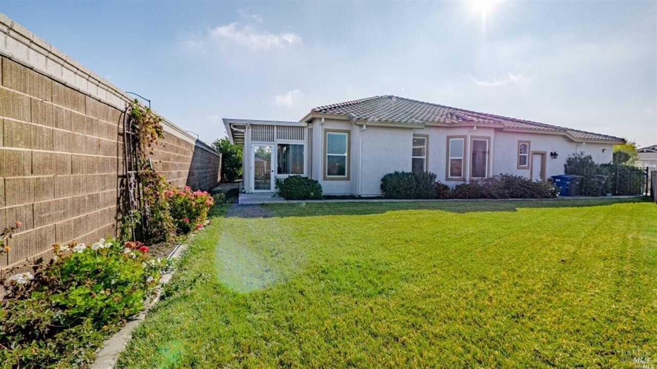1064 Diamante in Rio Vista, CA - Building Photo