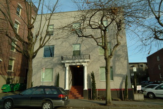 Monterey Apartments in Seattle, WA - Building Photo - Building Photo