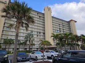 10680 S Ocean Dr in Jensen Beach, FL - Building Photo