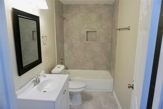 414 E 1st St in Deer Park, TX - Building Photo - Building Photo