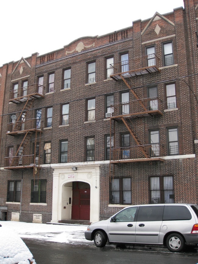 351 Howard Ave in Brooklyn, NY - Foto de edificio - Building Photo