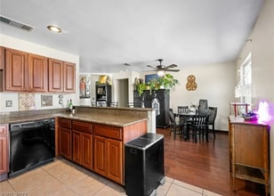 692 Indian Row Ct in Henderson, NV - Building Photo - Building Photo