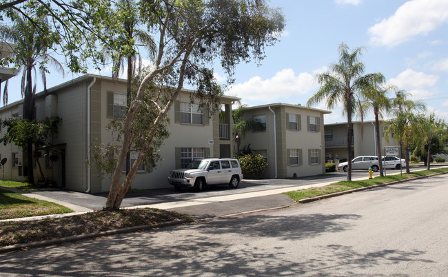 Biscayne Apartments in Tampa, FL - Foto de edificio - Building Photo