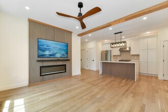 36 McKone St, Unit 1 in Boston, MA - Foto de edificio - Building Photo