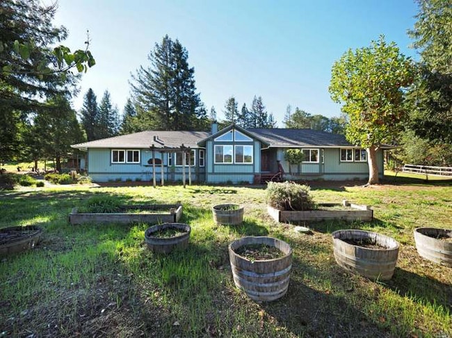 123 Geyserville Ave in Geyserville, CA - Building Photo - Building Photo