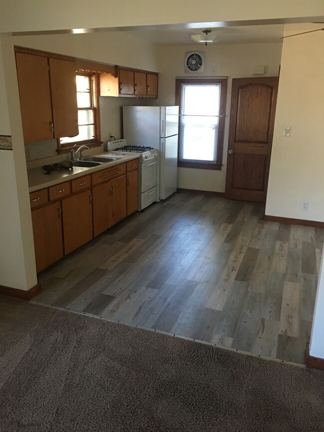 1136 S Wolf Lake Rd in Muskegon, MI - Building Photo - Building Photo