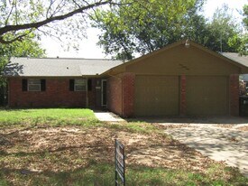 989 Barkley Cir in Norman, OK - Building Photo