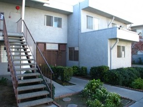 Sunshine Apartments in San Bernardino, CA - Building Photo - Building Photo