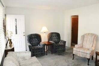 6109 Buckingham Ave in Omaha, NE - Building Photo - Building Photo