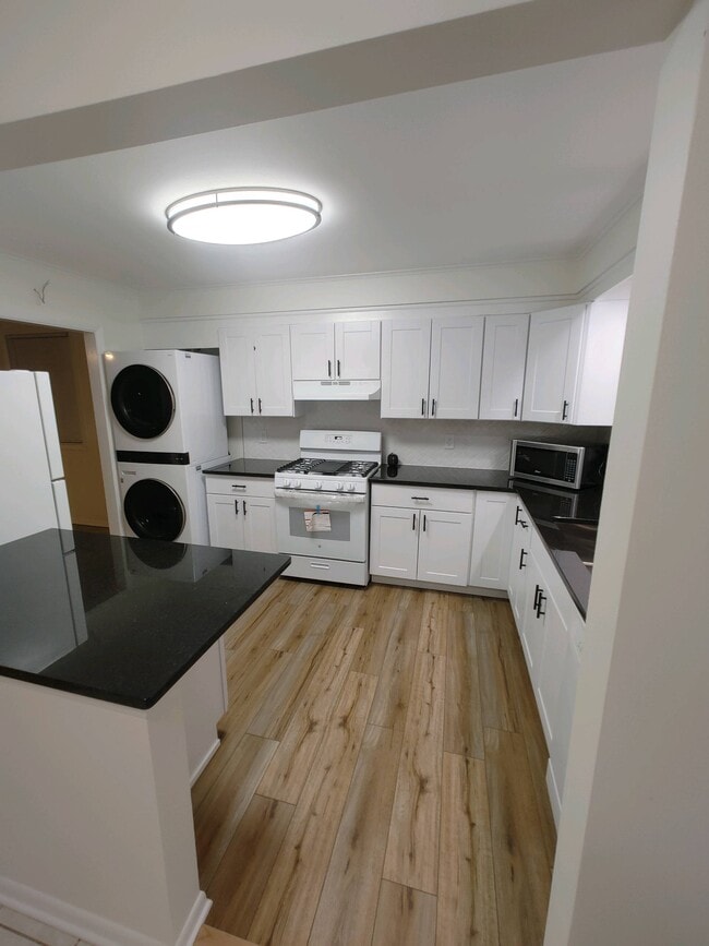 4208 Crestview Dr in Rockford, IL - Foto de edificio - Building Photo