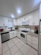 3001 W Rolling Hills Cir, Unit 102 in Davie, FL - Building Photo - Building Photo