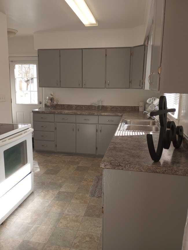 property at 914 Belton Ave