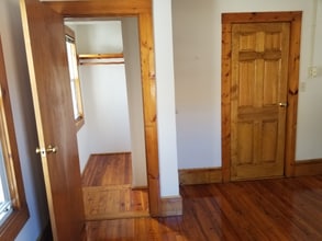 349 Hampden St, Unit 2 in Chicopee, MA - Foto de edificio - Building Photo