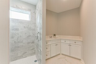 5302 Tarawa Rd in Houston, TX - Building Photo