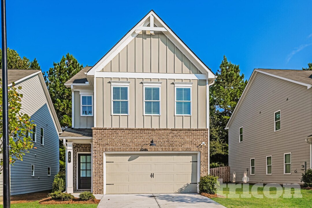 178 E Rdg Wy in Woodstock, GA - Building Photo