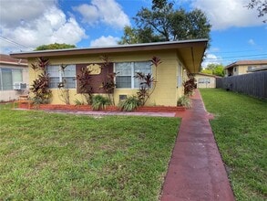 2031 NE 167th St in North Miami Beach, FL - Building Photo - Building Photo
