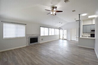 2910 Walnut Springs Dr in Katy, TX - Building Photo - Building Photo