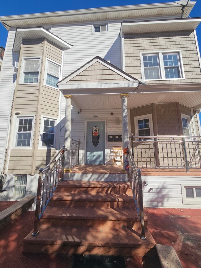 228 Duncan Ave, Unit Apartment #2R