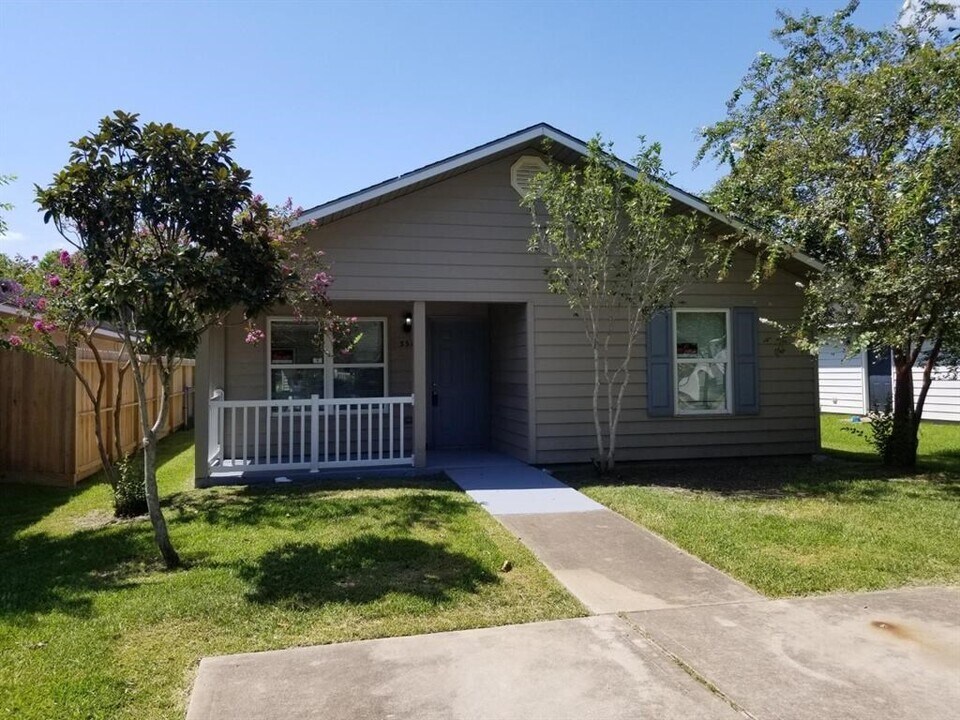 3319 Angel Ln in Houston, TX - Building Photo