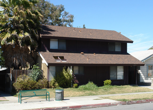 609 E Chestnut Ave in Santa Ana, CA - Building Photo - Building Photo