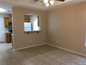 3110 E Diamondhead Ave, Unit B in Alton, TX - Foto de edificio - Building Photo