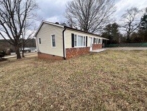 317 Tabernacle Rd in North Wilkesboro, NC - Building Photo - Building Photo