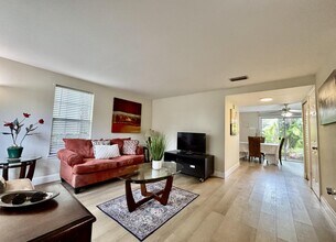 13472 Old Englishtown Rd in Wellington, FL - Building Photo - Building Photo