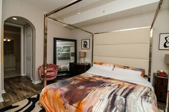 1355 Mariposa Cir in Naples, FL - Building Photo - Building Photo