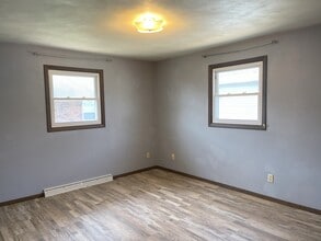 2407 N Locust St in Appleton, WI - Building Photo - Building Photo
