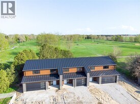 430 Indian Creek Rd W in Chatham, ON - Building Photo