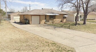 68 Faircrest Dr in Hutchinson, KS - Building Photo