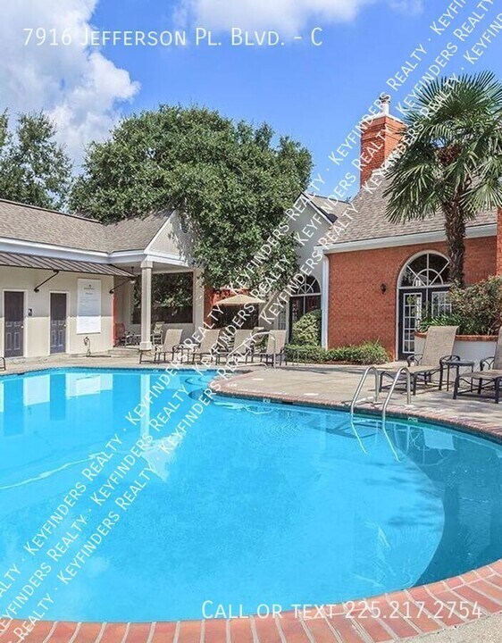 7916 Jefferson Pl Blvd in Baton Rouge, LA - Building Photo