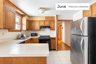 Room in Shared 5 bed/1 bath home, Unit A in Boston, MA - Foto de edificio - Building Photo